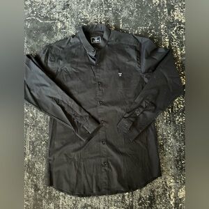 Tapered fit long sleeve shirt